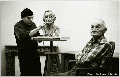 Stanley Roseman sculpting a portrait of Lino, 2007. Photo � Ronald Davis